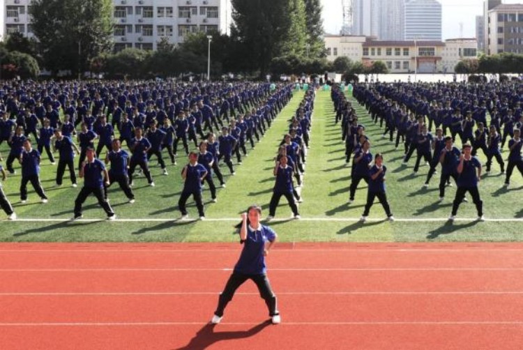 以非遺項目白龍花燈為基礎創作的《劍門燈舞操》。陽林玥供圖