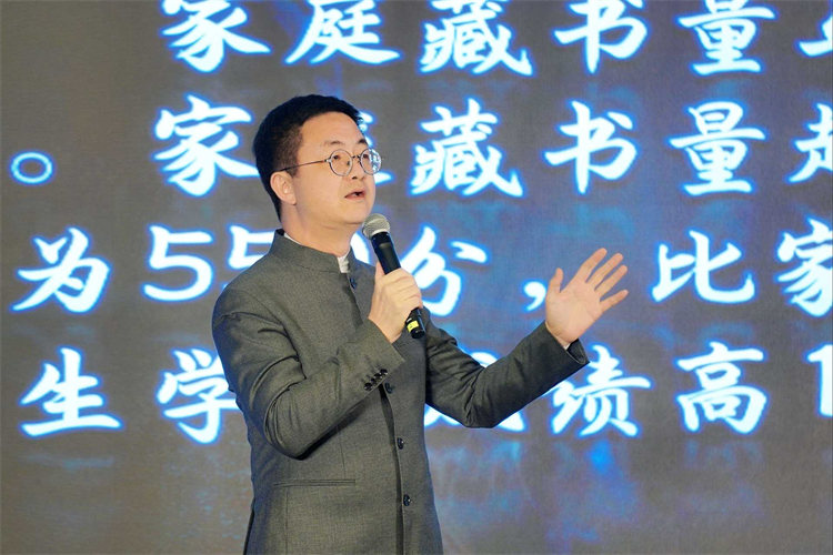 名主持人分享阅读的好处。青羊区教育局供图