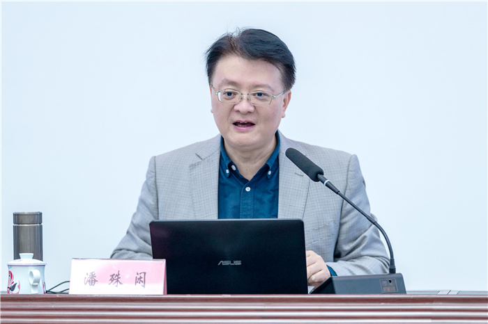 西华大学文学与新闻传播学院院长潘殊闲教授。刘泽平摄