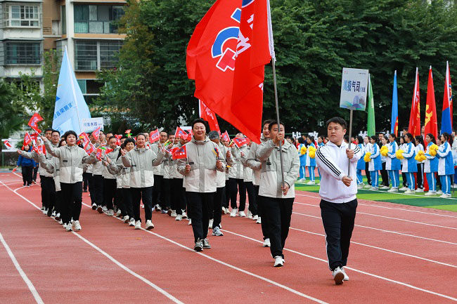 川投气司代表方队。荣县融媒供图