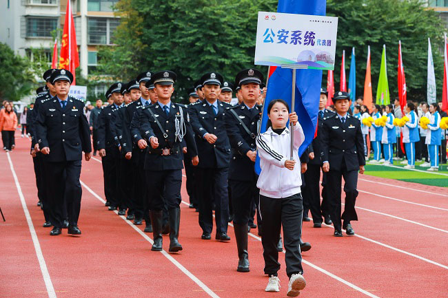 公安系统代表方队。荣县融媒供图