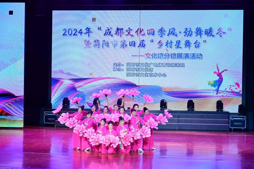 活动现场节目表演。曾丽摄