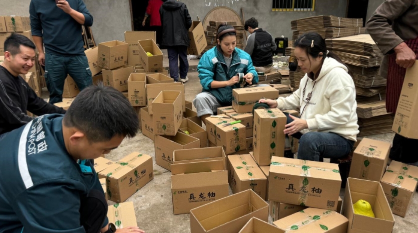 合江邮政分拣打包现场。泸州市合江县邮政供图