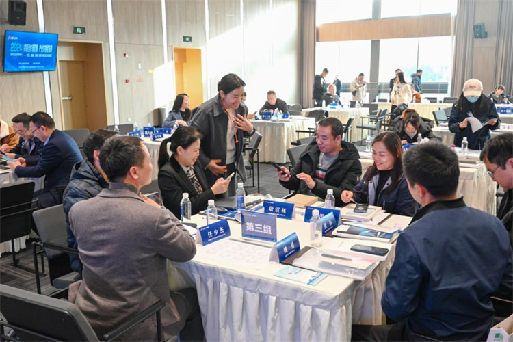 企业与企业一起交流。主办方供图
