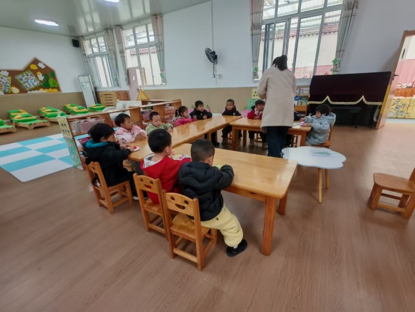 托育中心的孩子们在健康成长。闫凯摄