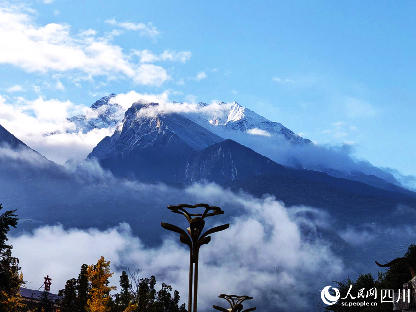 在茂县看雪山1.jpg