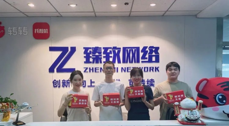 左二为王民友。成都工业职业技术学院供图