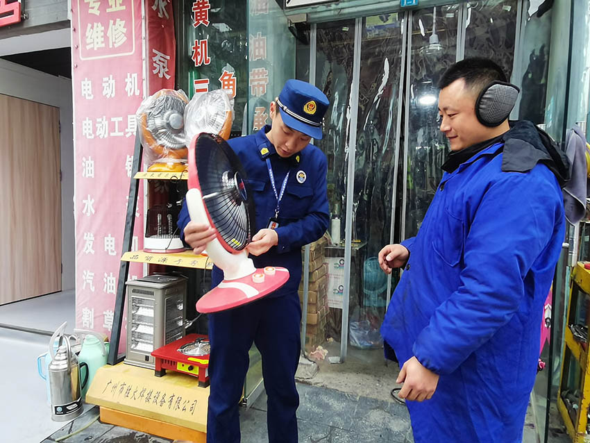 剑阁大队开展电取暖器质量监督检查