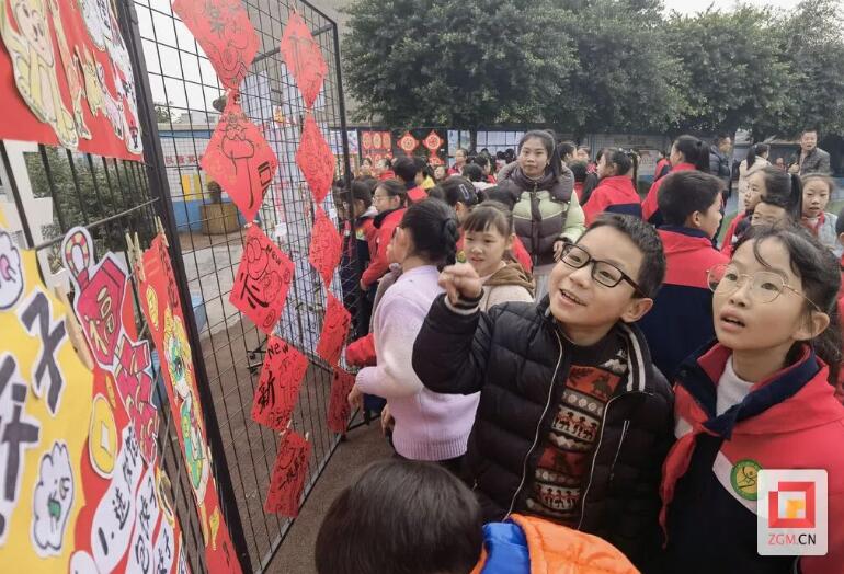 自贡沿滩区黄市小学举办书画比赛迎艾尚体育新年(图1)