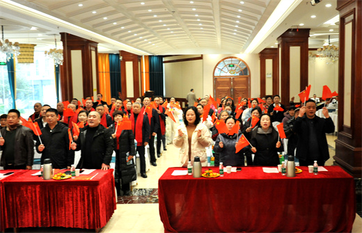 全体人员齐唱《没有共产党就没有新中国》。富顺县退役军人事务局供图