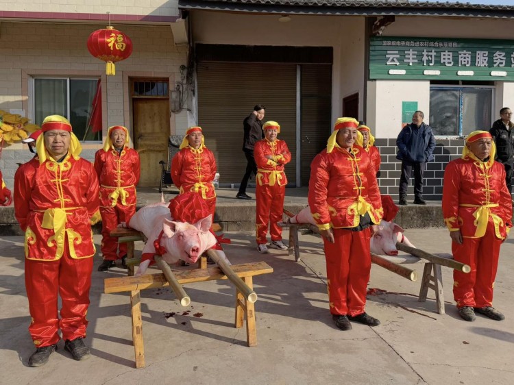 宰好的年豬。雍雷供圖