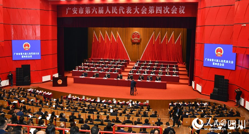 广安市第六届人民代表大会第四次会议开幕。人民网 王凡摄