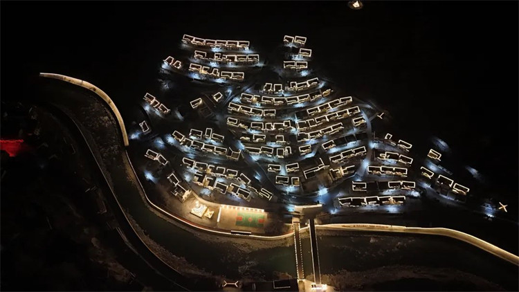 色尔古镇夜景。黑水县融媒体中心供图