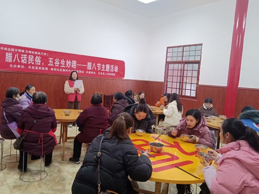 南塔街道南郊社区新时代文明实践站开展“腊八话民俗 五谷生妙趣”腊八节主题活动。罗朴摄