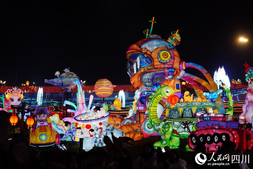 图为1月17日晚在四川自贡中华彩灯大世界拍摄的彩灯灯组。人民网 赵祖乐摄