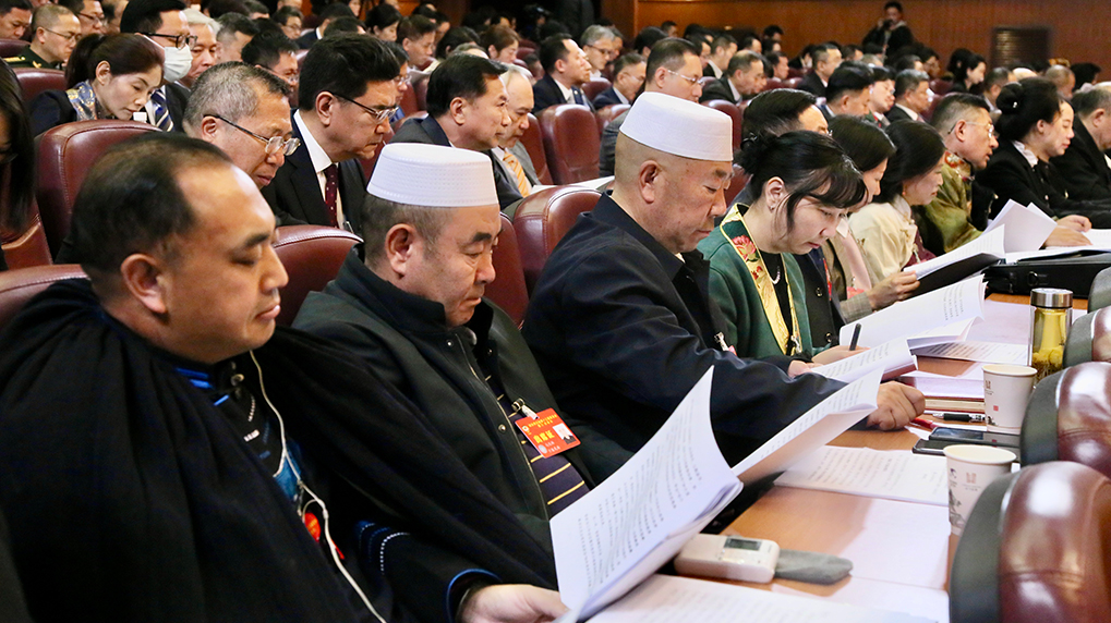 中国人民政治协商会议四川省第十三届委员会第三次会议在四川成都隆重开幕。