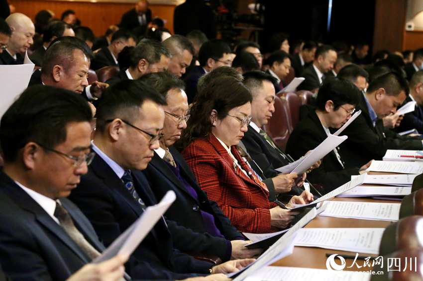 四川省政协十三届三次会议开幕会在成都举行。人民网记者 朱虹摄