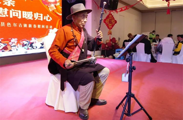 民族乐器演奏。黑水县融媒体中心供图