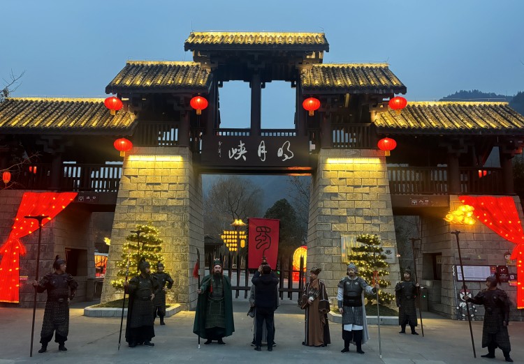 明月峡景区入口。张敏供图