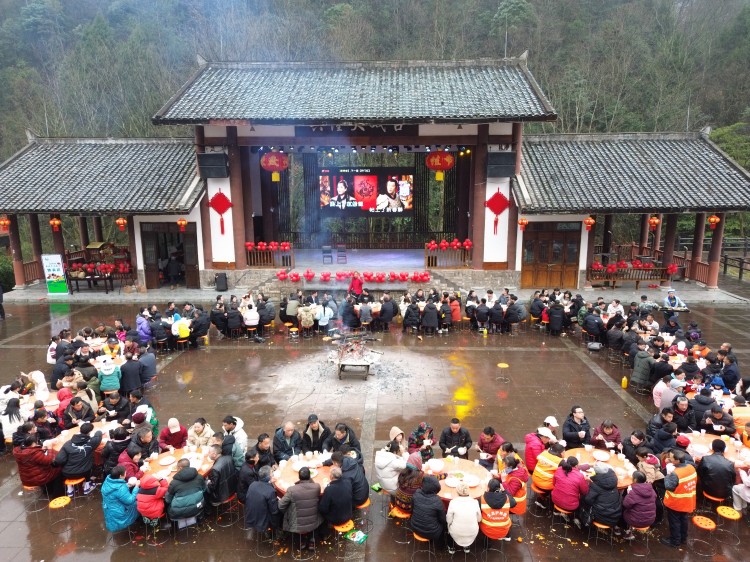 利州区乡村年夜饭。郭桂花供图