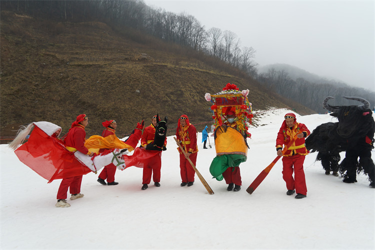 滑雪场传统民俗表演。张文良供图