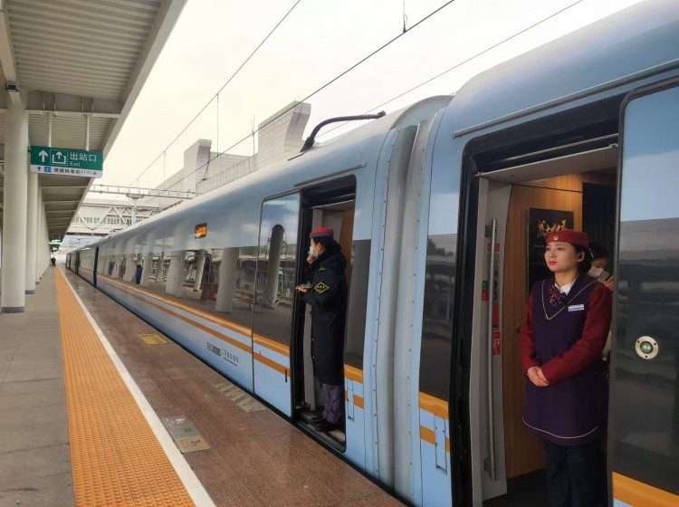 列車發車前的准備。廣元車務段供圖