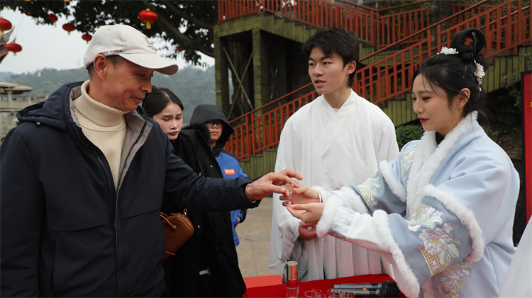 翠屏持續三免驚喜。翠屏區融媒體中心供圖