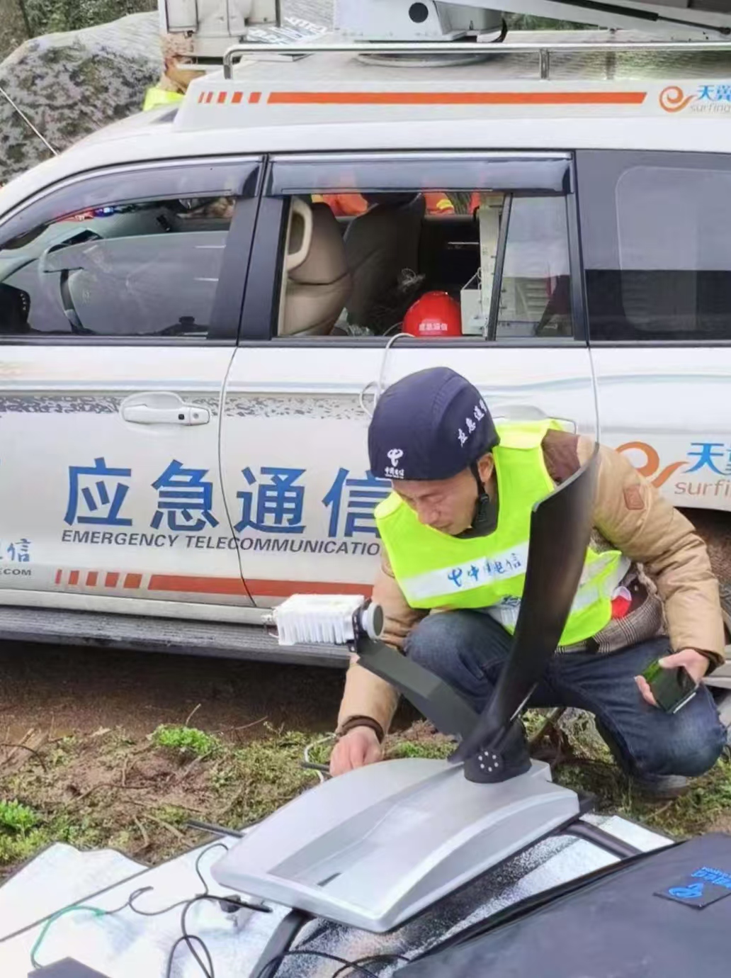 中國電信全力保障搶險救援。中國電信四川分公司供圖