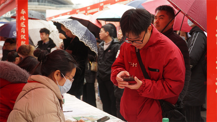 招聘会现场。自贡市退役军人事务局供图