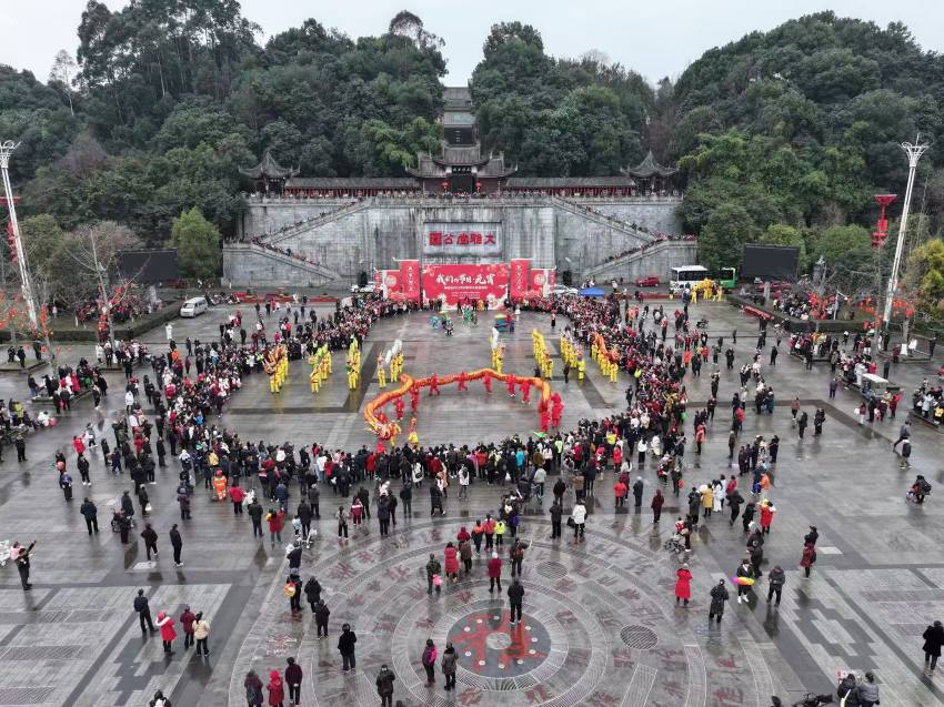 大雅廣場民俗表演。丹棱縣委宣傳部供圖