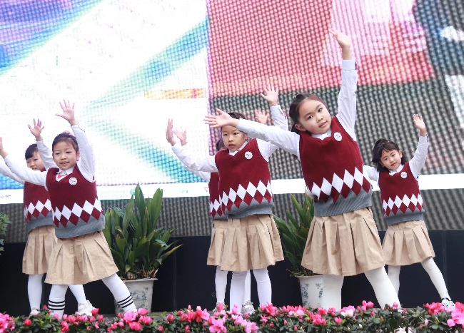 成都锦里小学节目表演。学校供图 