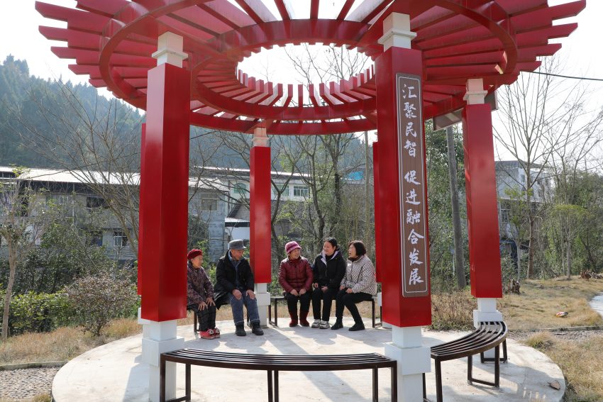 圖為遂寧煙草援建的“同心亭”。遂寧煙草供圖