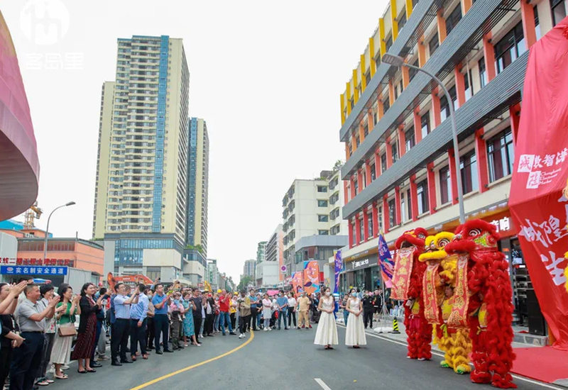 更新改造后，老市场变身城隍数智港科创园区。成都城投侠客岛供图