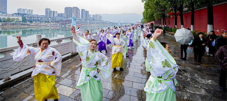 汉服巡游队。利州区委宣传部供图