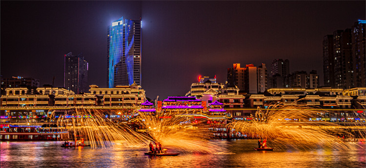 嘉陵江利州段夜景。利州区委宣传部供图