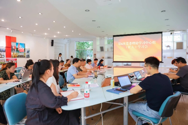 党建学习。四川国际标榜职业学院供图