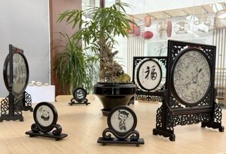 平面竹编作品《吒儿》。余文供图