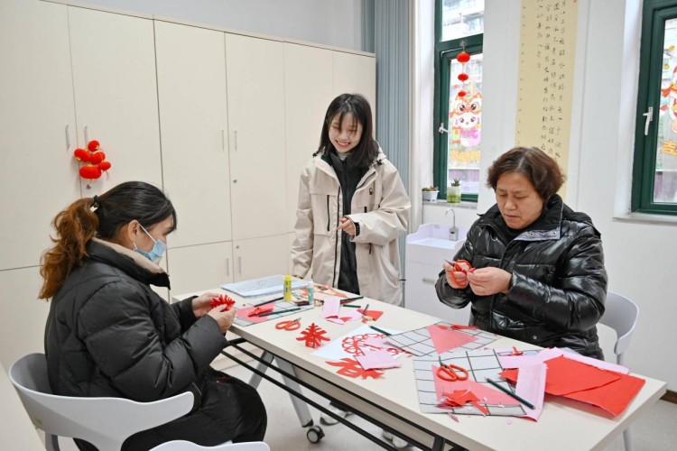 社区居民参与社区组织的活动。郑栋梁供图