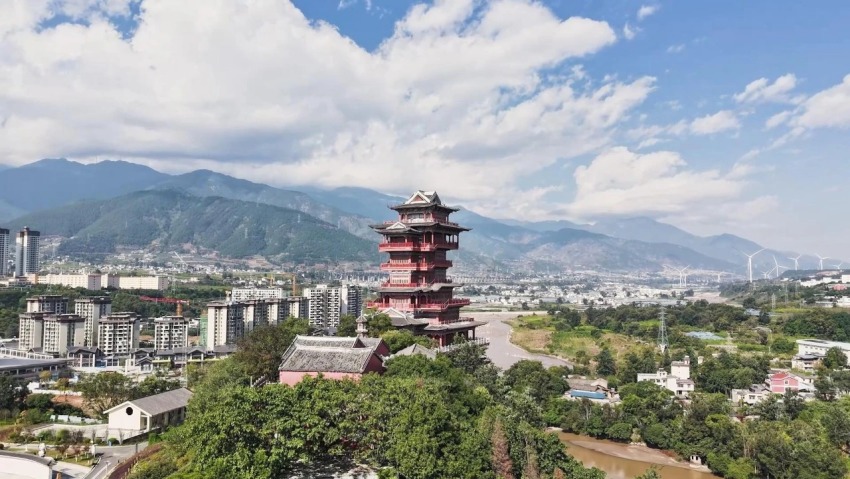 仿古建筑凤凰阁。德昌县委宣传部供图