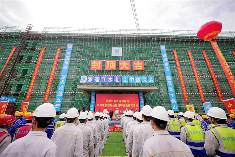 移交现场。中建深装西南分公司供图