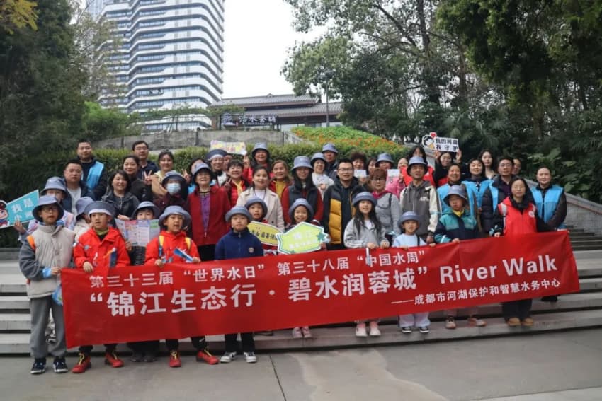 “锦江生态行·碧水润蓉城”River Walk。毛雪摄