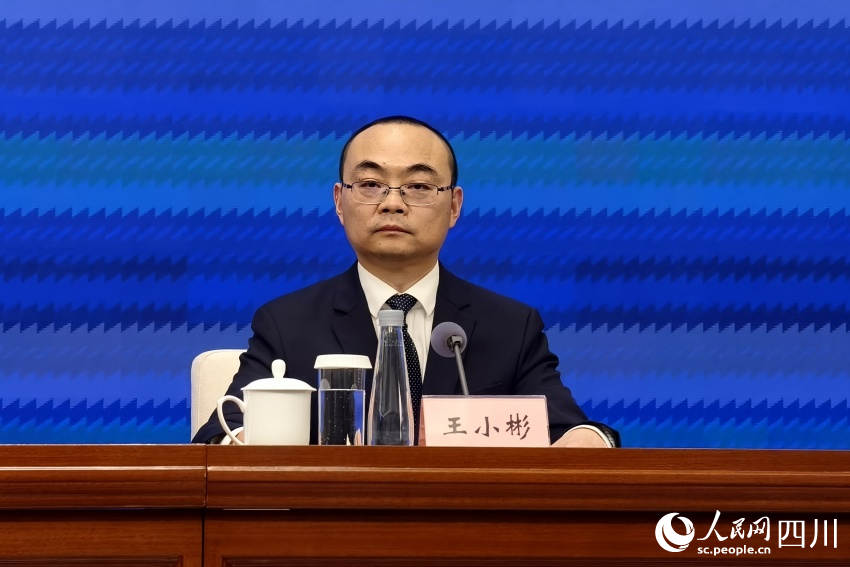 青白江区经济和信息化局局长王小彬。人民网 赵祖乐摄