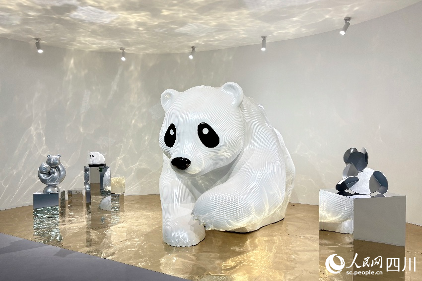 “熊貓家園·全球共賞”國際創意聯展現場。人民網記者 朱虹攝