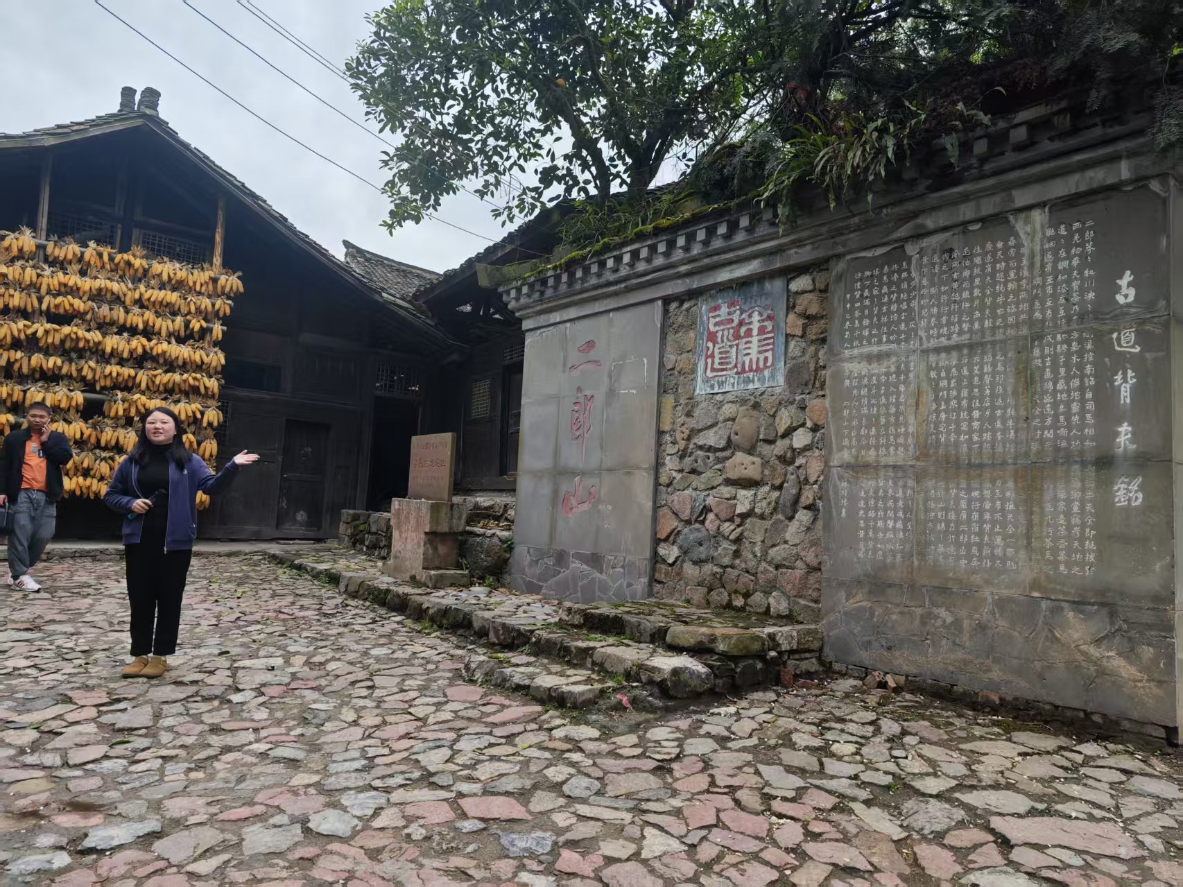 2025天全县第三届“花海渔趣”赏花品鱼促消费系列活动新闻发布会举行。天全县融媒体中心供图