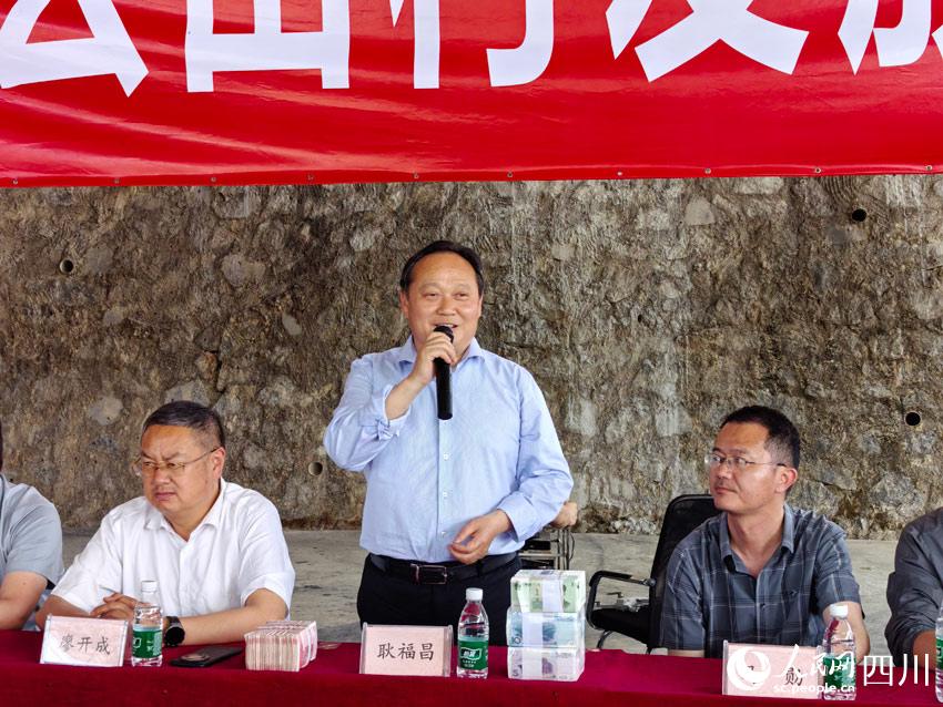 好医生集团党委书记、副董事长耿福昌发言。人民网记者 刘海天摄