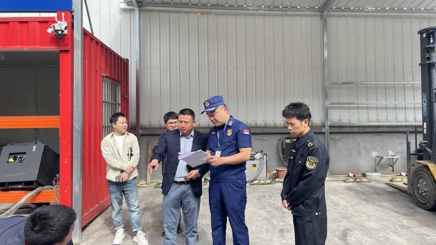 宜宾消防联合应急、住建、公安等部门开展违规动火作业专项检查。宜宾消防供图