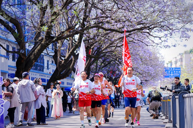 西昌市创新推出“蓝花笑盈楹”主题文旅活动，进一步延伸赏花体验。凉山州委宣传部供图