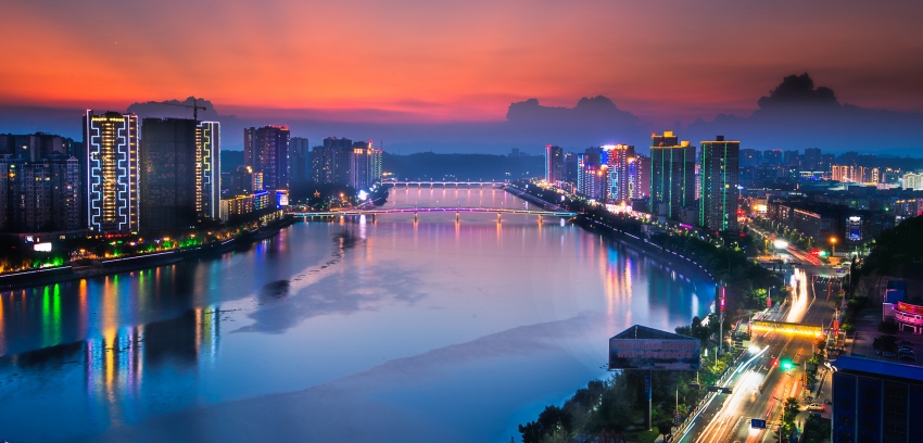沱江夜景。简阳融媒供图