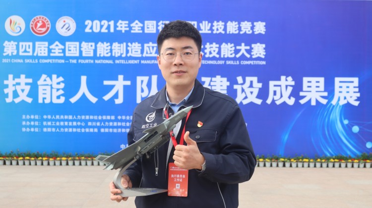 冯攀龙获技能人才表彰。受访者供图