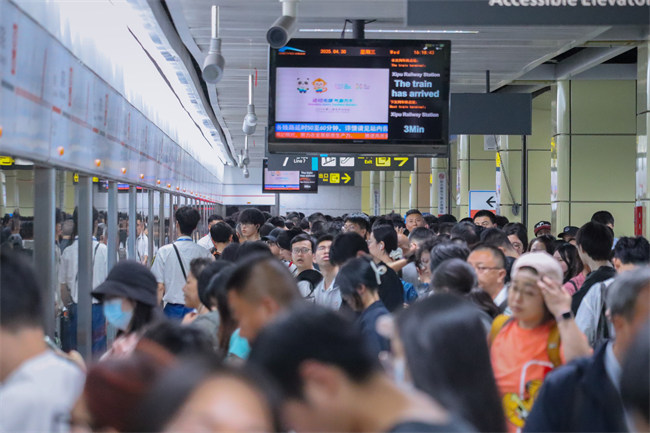 “五一”期间，成都轨道交通线网客流量增加。成都轨道集团供图